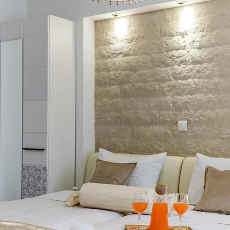 And Paese بيت ضيافة سبليت