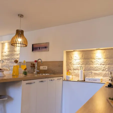 And Paese بيت ضيافة سبليت